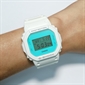 Casio G-SHOCK 5600 系列陽光沙灘搶眼反射玻璃白色數碼手錶 DW-5600TL-7