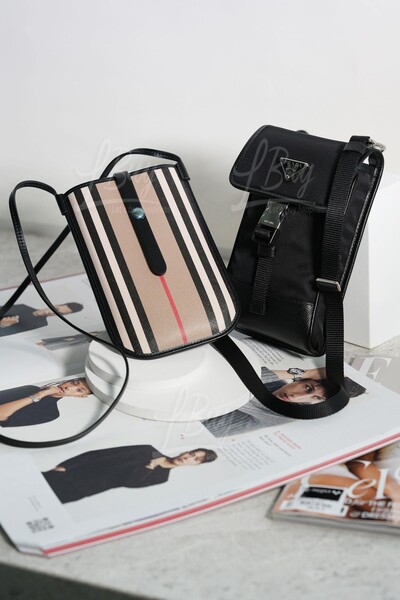 Shop Burberry Anne Icon Stripe Crossbody Phone Case