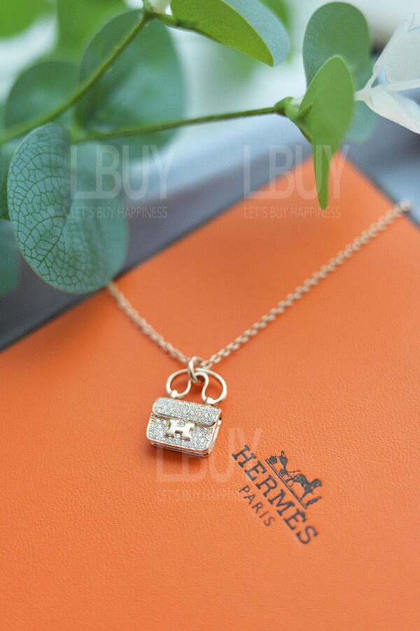 constance amulette pendant