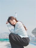 Gradient V Neck Sweater 