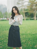 Frayed Hem Contrast Stitched Denim Skirt 