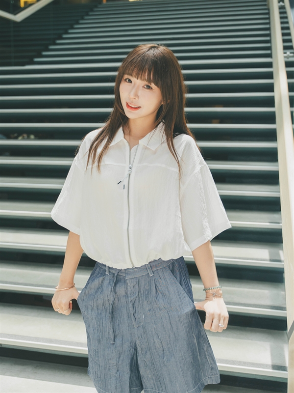 Zip Up Spread Collar Shirt 