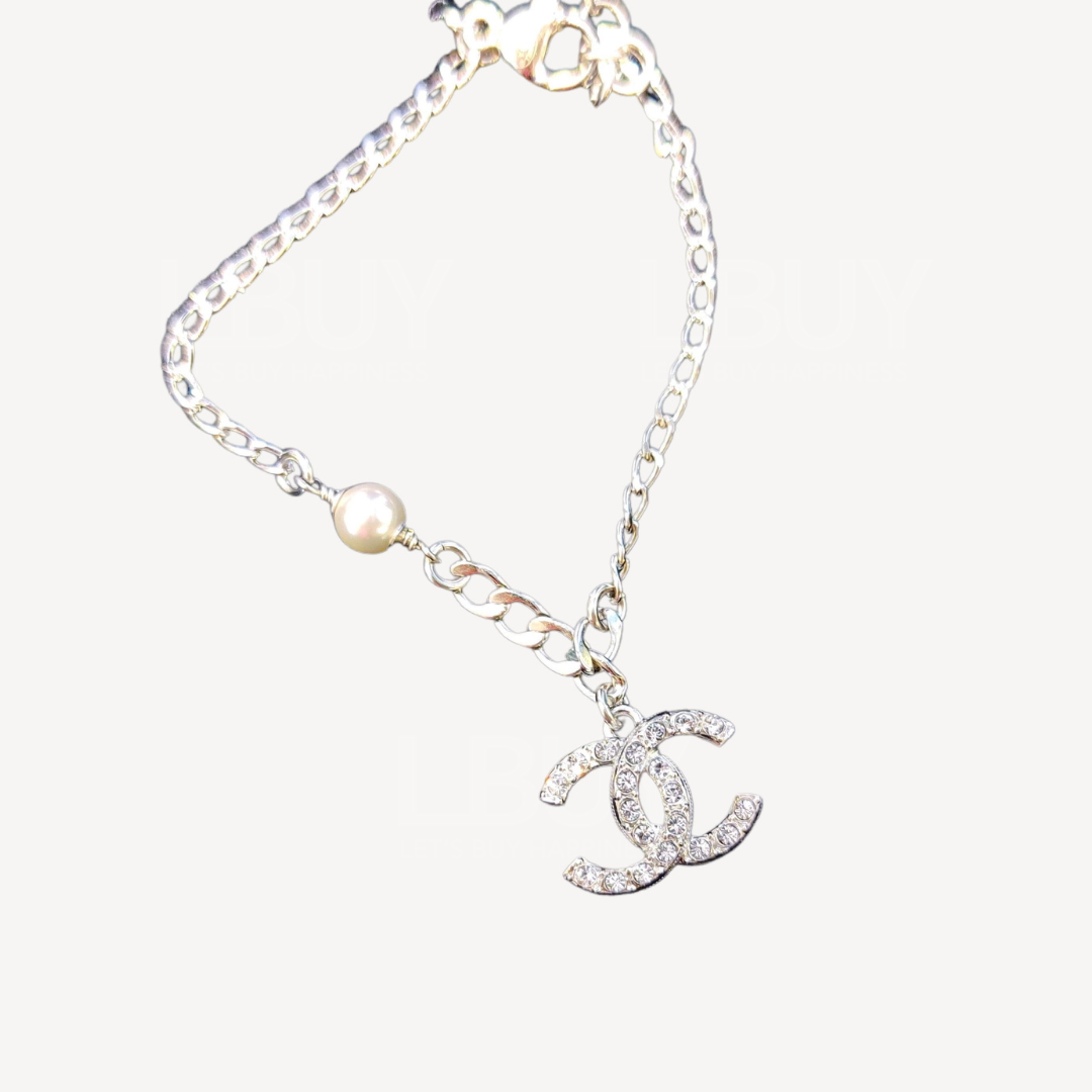 Chanel 银色水钻CC Logo并珍珠手链 AB5886