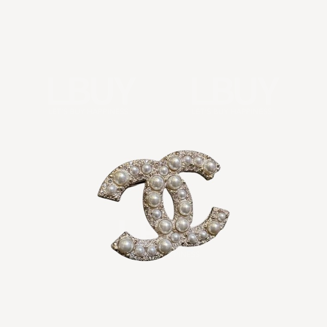 Chanel 珍珠金色CC Logo胸针 A64762