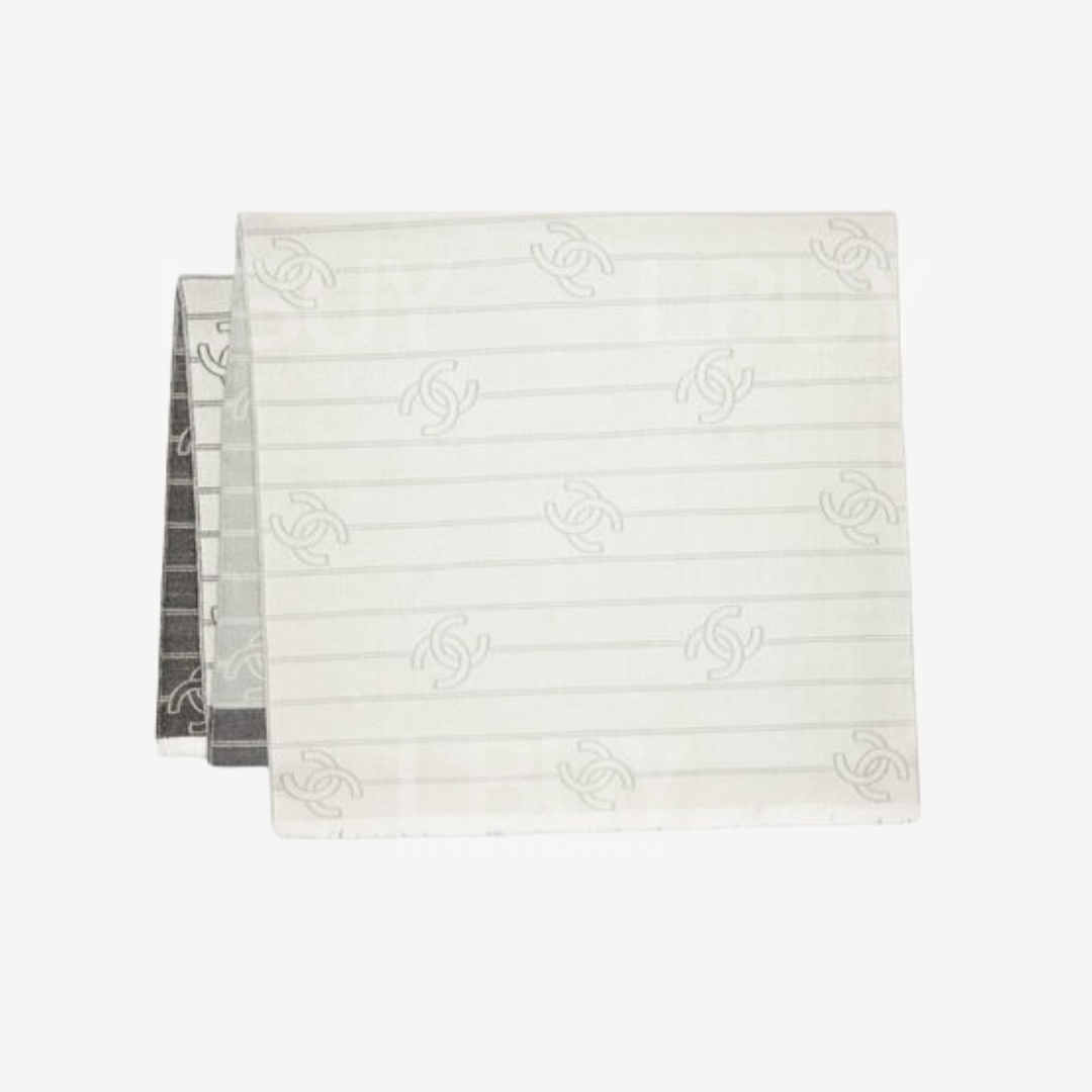 Chanel CC Logo 灰色白色条纹围巾 AAB690